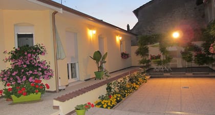 Chambre D'Hotes Les Glycines