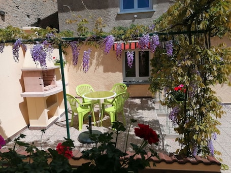 Terraço/pátio. Chambre D'Hotes Les Glycines
