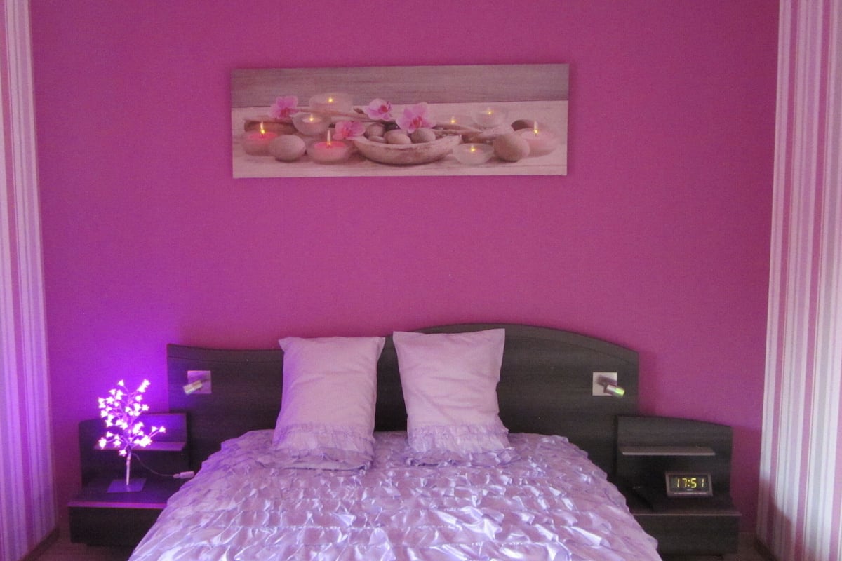 Habitación doble (Lilas) | Decoración personalizada y muebles diferentes