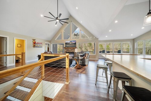 Lake Daze: Upouusi Lakefront, 9br / 12ba, oma laituri, kylpytynnyri, vuodepaikkoja 32