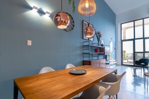Dining - THE CRI LOFT free parking space (Siena)