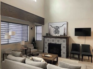 TV, peis og kontorer