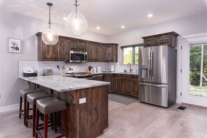 Coffee/tea maker, fridge, microwave, oven - CR #2-Directly Across From Navajo Ski Lodge & Lifts (Brian Head)