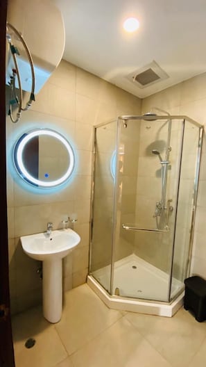 Apartment | Bathroom | Combined shower/tub, designer toiletries, bathrobes, heated floors