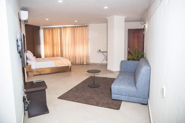 Desk, laptop workspace, blackout curtains, iron/ironing board - The Ivory Apartment (Accra)
