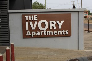 Property entrance - The Ivory Apartment (Accra)