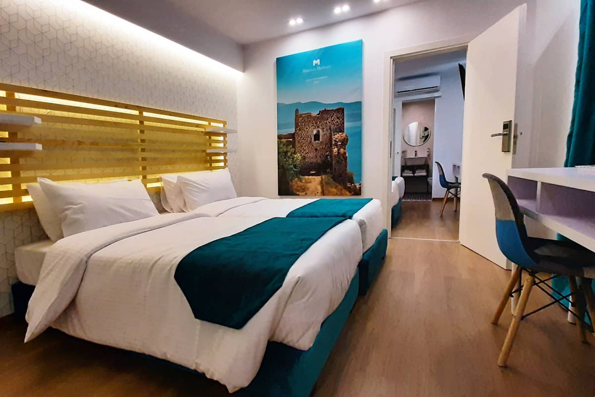 Family Room, Connecting Rooms | 1 bilik tidur, peralatan tempat tidur premium, katil Tempur-Pedic