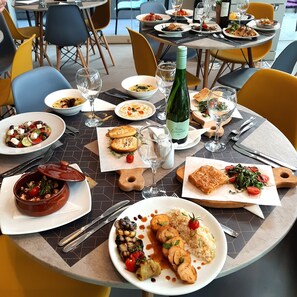 Food and drink - Athenian Montaza Hotel (Kallithea)
