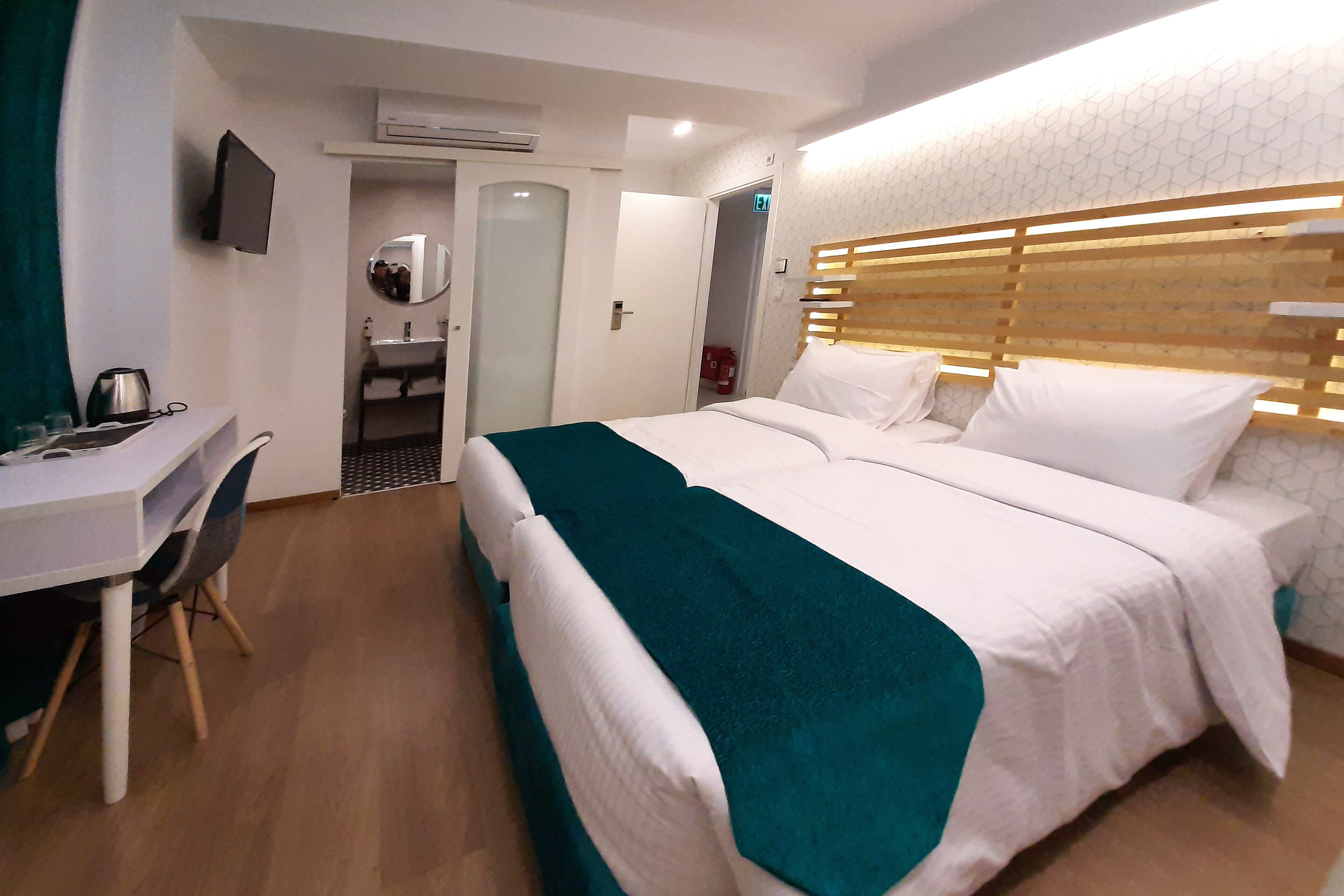 Chambre avec lits jumeaux | Literie de qualité, lit avec matelas Tempur-Pedic, minibar