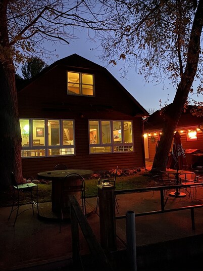 Acogedora casa frente al lago