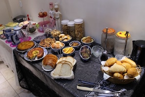 Free daily buffet breakfast