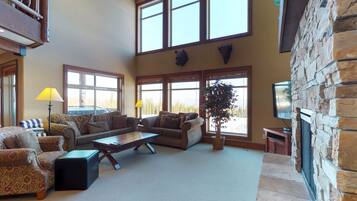 Télévision, cheminée