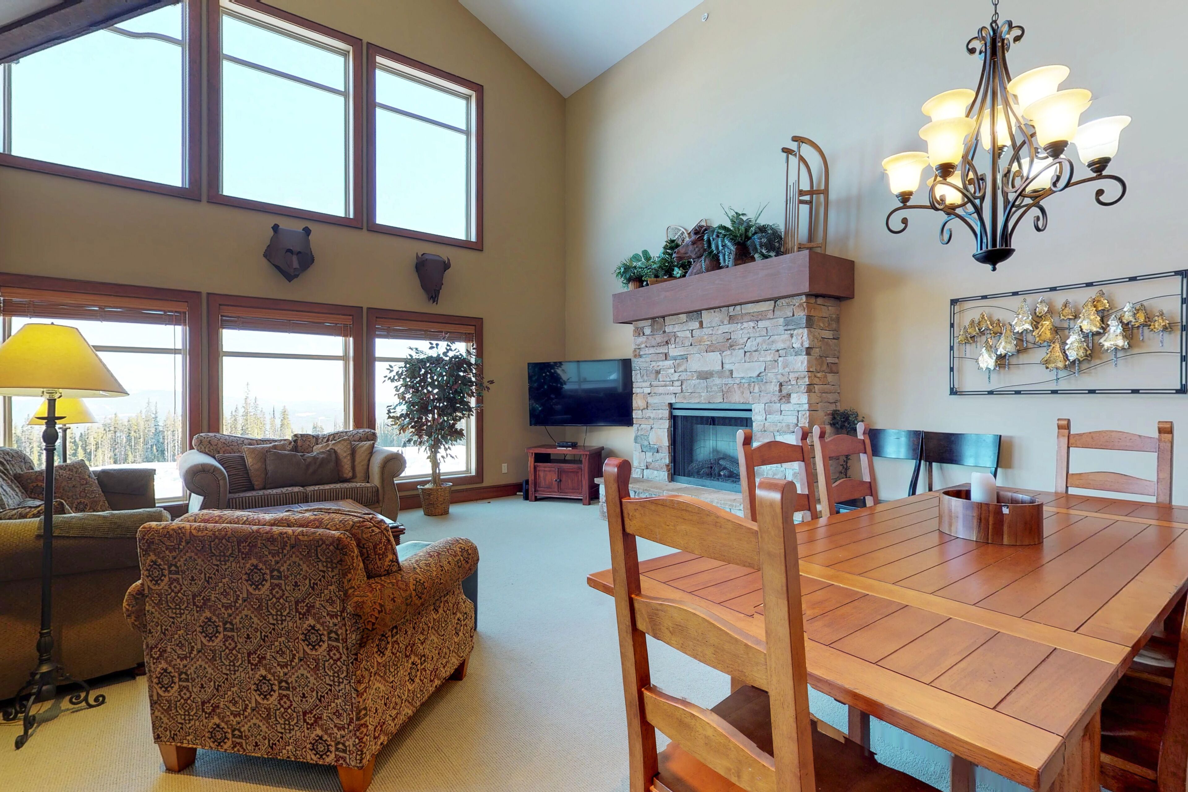 Télévision, cheminée