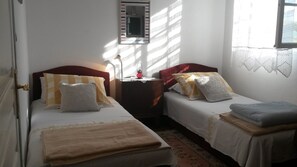 3 bedrooms, iron/ironing board, WiFi, bed sheets