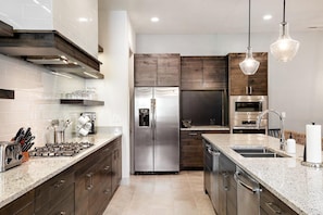 Refrigerador, microondas, horno, placa de cocina