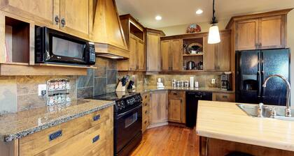 Amplia casa de lujo con bañera de hidromasaje privada, acceso directo a las pistas de esquí y detalles artesanales