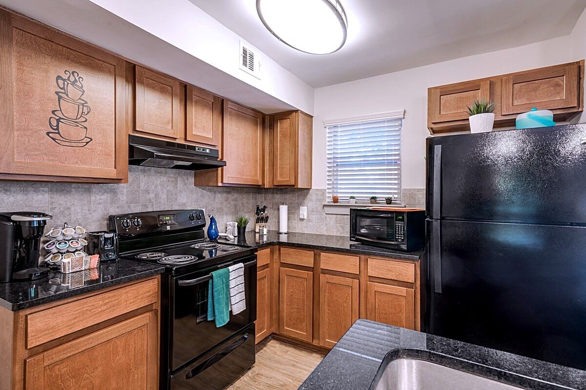 Coffee/tea maker, fridge, microwave, oven