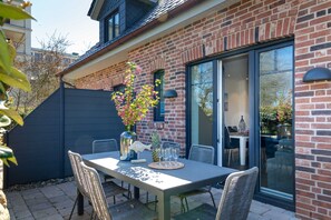 Unclassified image, 4 of 29, button