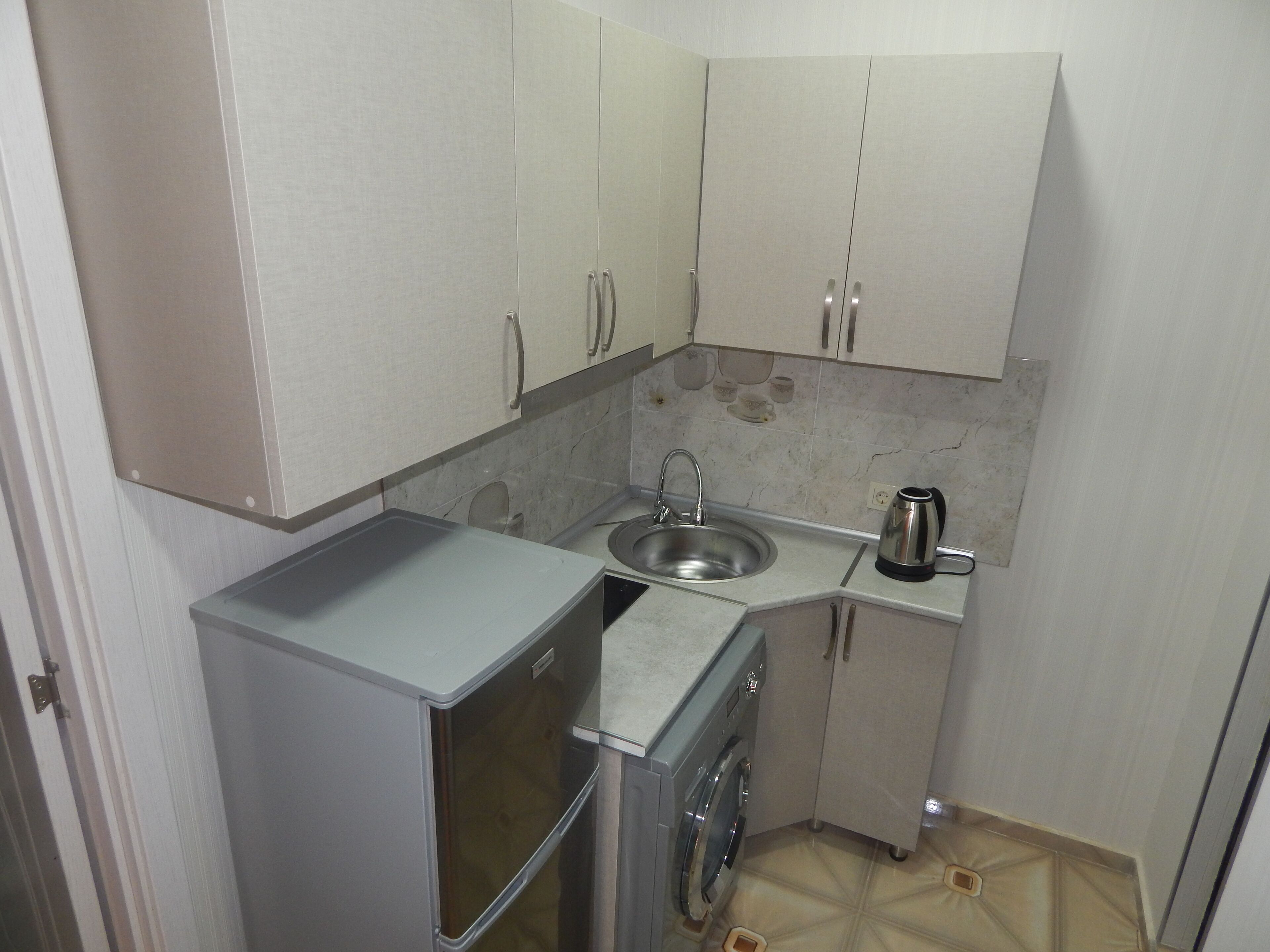 Fridge, stovetop, electric kettle, cookware/dishes/utensils