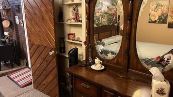 3 bedrooms, desk, free WiFi, bed sheets