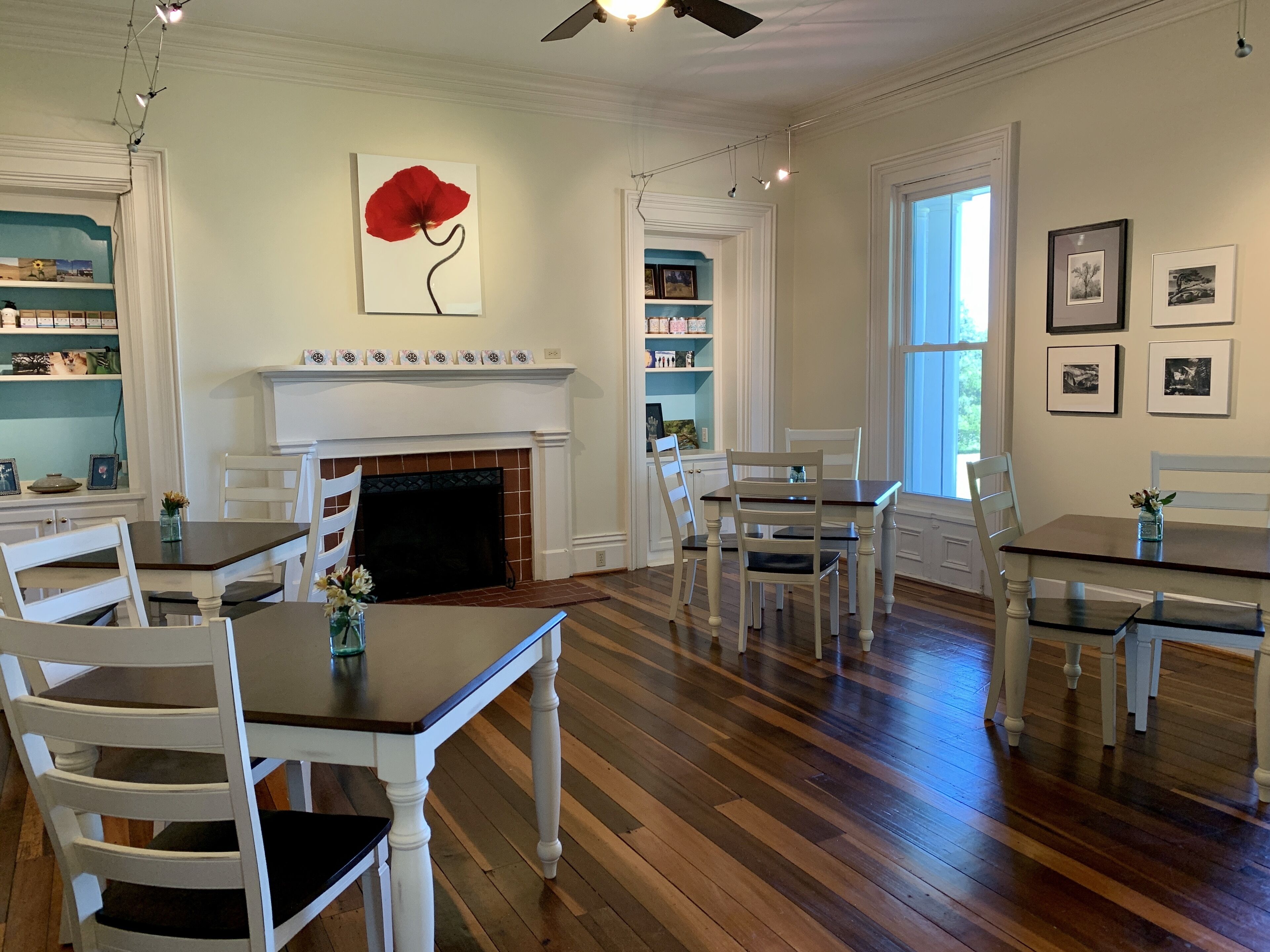 Desayuno completo gratuito y diario