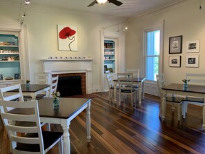 Free daily full breakfast - Wildflower Ranch Inn (Springfield)