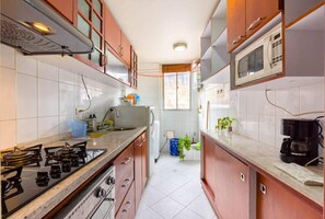 Fridge, oven, stovetop, dishwasher - La Macarena 2001 (Bogotá)