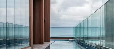 Outdoor pool, an infinity pool