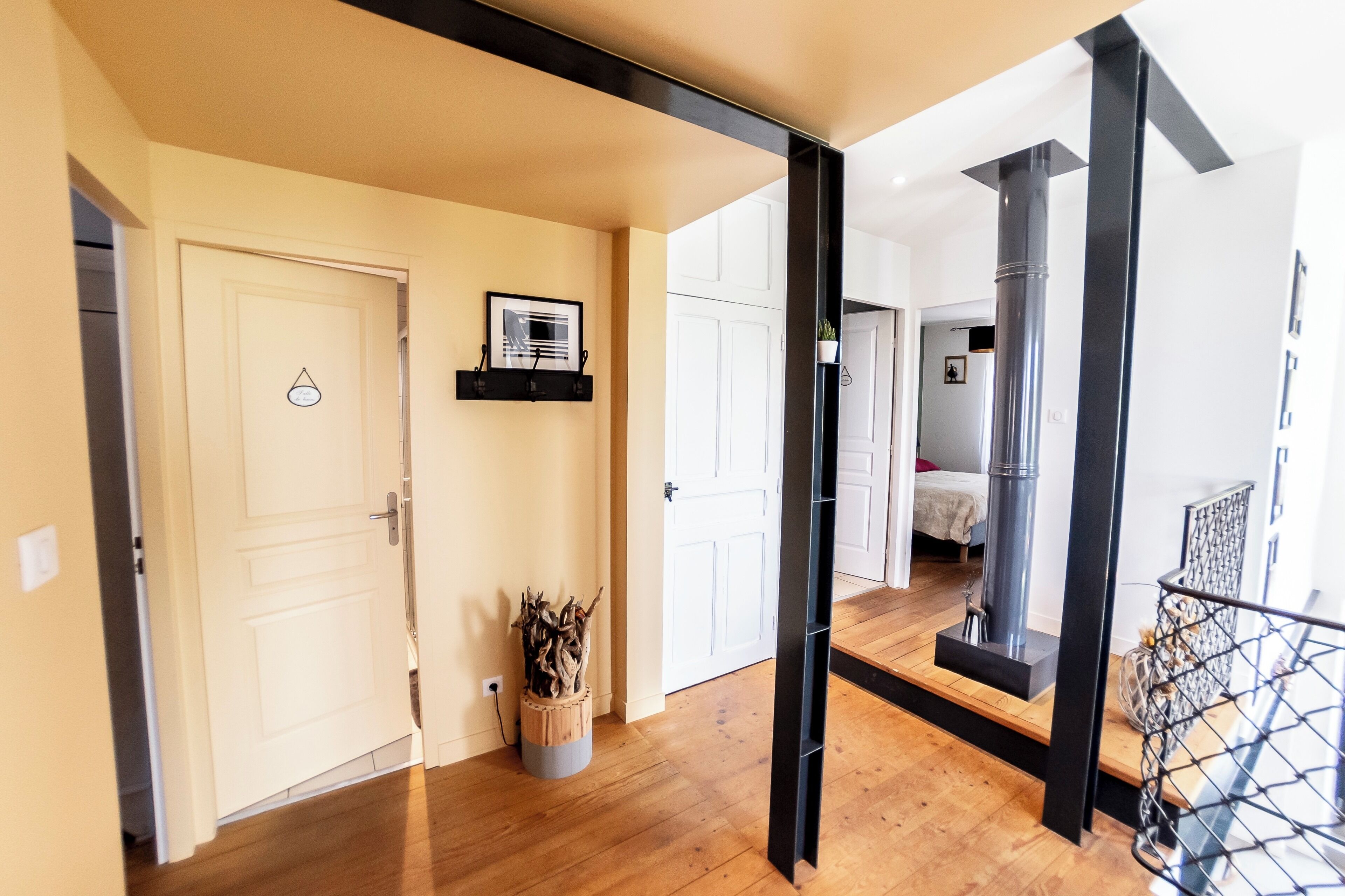 4 dormitorios, sistema de insonorización, tabla de planchar con plancha