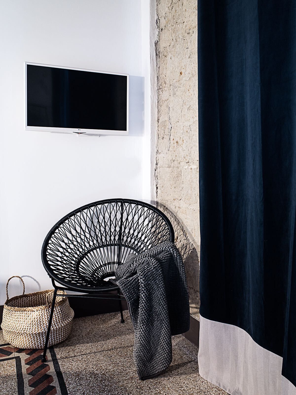 Deluxe Double Room (Old Fashioned) | Minibar, individually decorated, individually furnished, desk