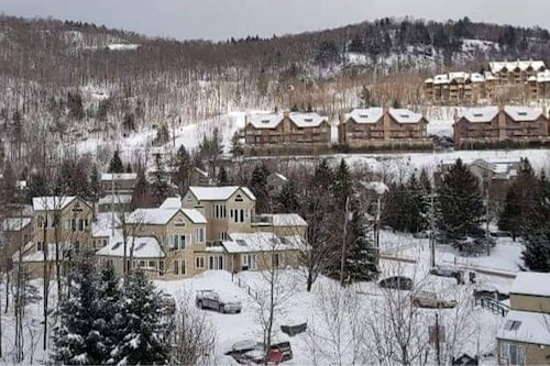 *NICE & COZY *TREMBLANT PEDESTRIAN VILLAGE*SKI IN / SKI OUT*WIFI*PARKING