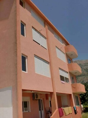 Exterior detail - Apartmani Music (Sutomore)