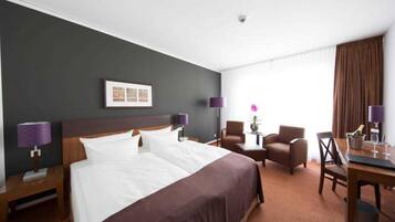 1 chambre, coffres-forts dans les chambres, bureau, lit parapluie