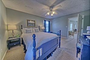 4 bedrooms, desk, iron/ironing board, travel cot - A Block Away Bliss: Steps from Seaside & Sand! (Santa Rosa Beach)