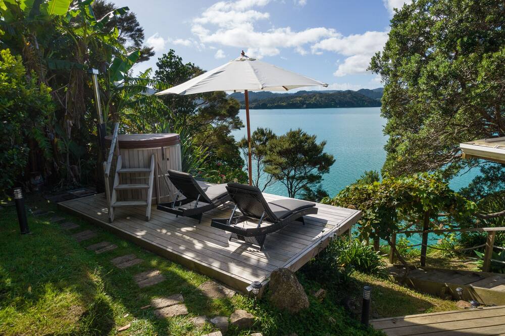 'KIWI LODGE' - a beautiful, secluded rustic cabin