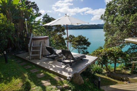Terrace/patio. 'WAITAI LODGE' , Whangaroa Harbour