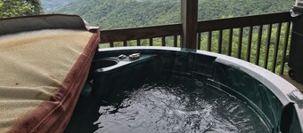 Breath Taking View of the Highlands of the Roan with Hot Tub and Pool Table