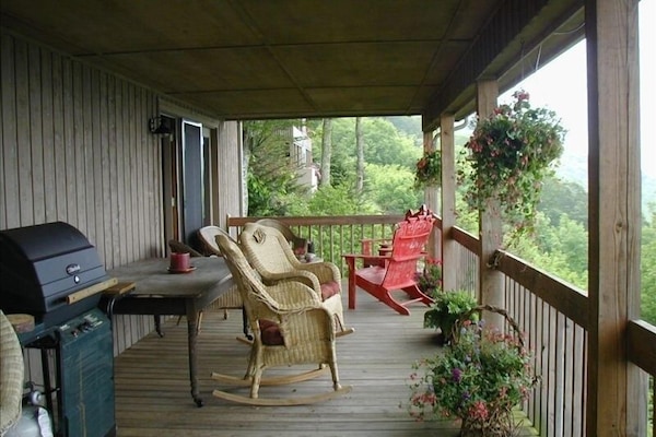Full length back porch over looking the valley...and VIEW