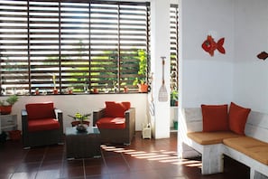 Flat-screen TV - Posada del Mar (Puerto Ayora)