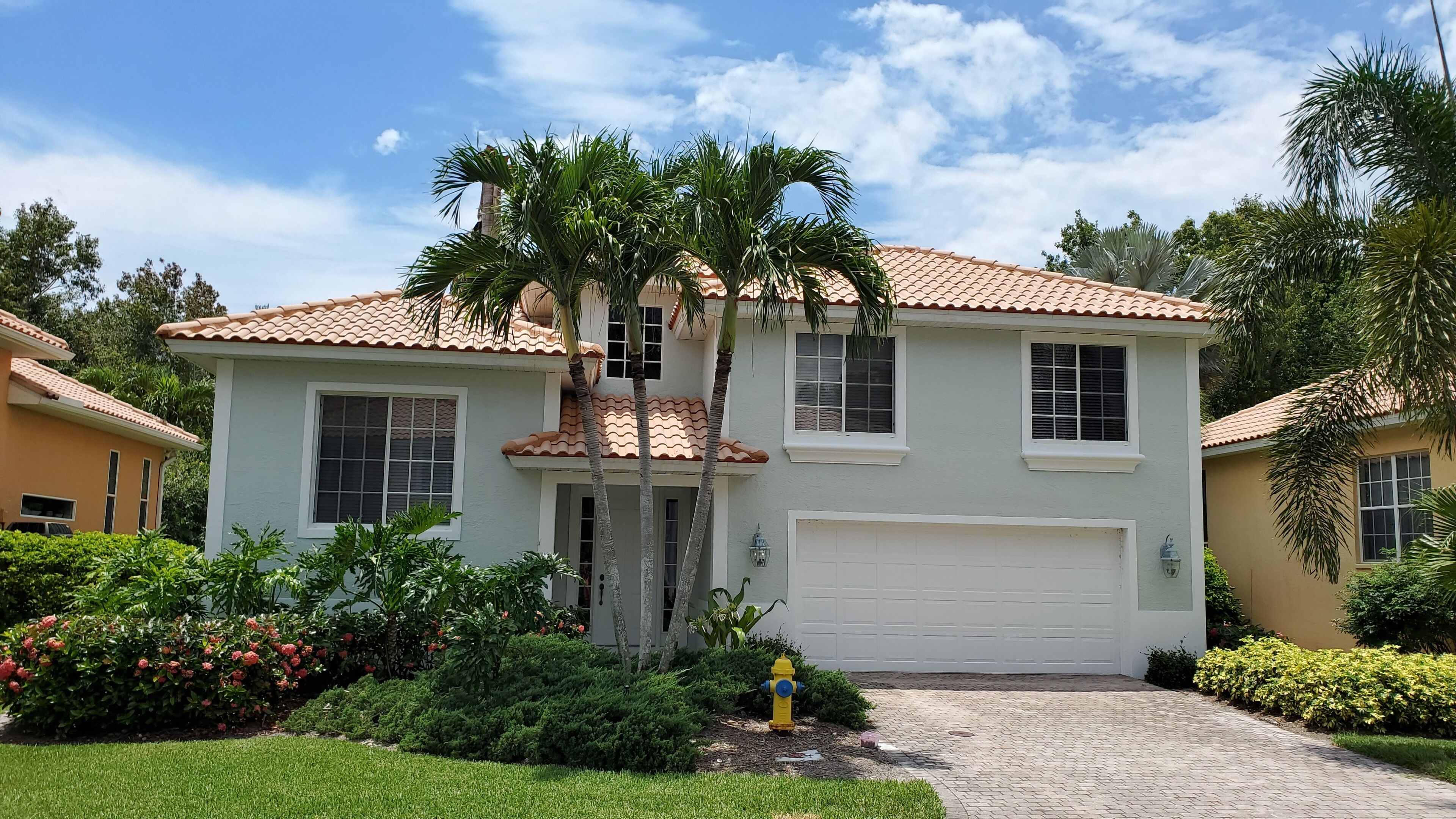 Luxury and space in gated marina community with pool, close to shops/golf/beach