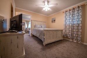 3 chambres, fer et planche à repasser, Wi-Fi, draps fournis