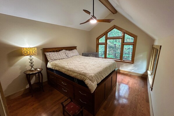 3 bedrooms, iron/ironing board, internet, bed sheets