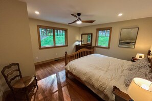 3 bedrooms, iron/ironing board, Internet, bed sheets