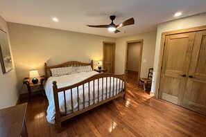 3 bedrooms, iron/ironing board, Internet, bed sheets