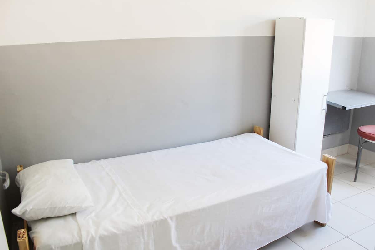 8 bedrooms, premium bedding, down duvets, desk