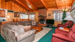 Interior - Avalon Hide Out-1336 by Big Bear Vacations (Big Bear Lake)