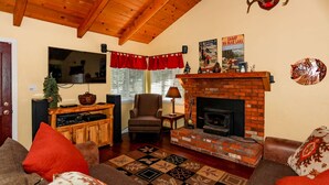 House, 3 Bedrooms | Living room | 36-inch TV with digital channels, fireplace - Lazy Bear Lodge-1235 by Big Bear Vacations (Big Bear Lake)