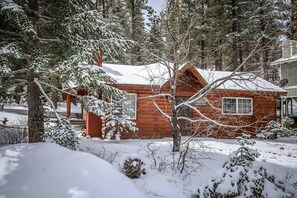 Exterior - Lazy Bear Lodge-1235 by Big Bear Vacations (Big Bear Lake)