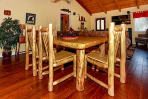 Ferienhaus, 3 Schlafzimmer | Essbereich im Zimmer