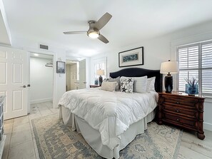 2 chambres, fer et planche à repasser, lit de bébé portatif